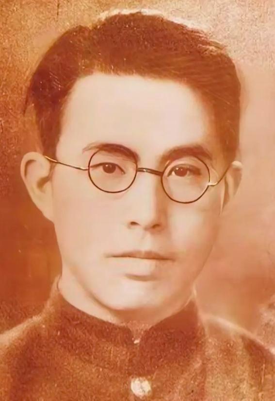 1942年，地下工作者郑文道自杀未成，被日军关押在医院里。护士每次给他换药时，总
