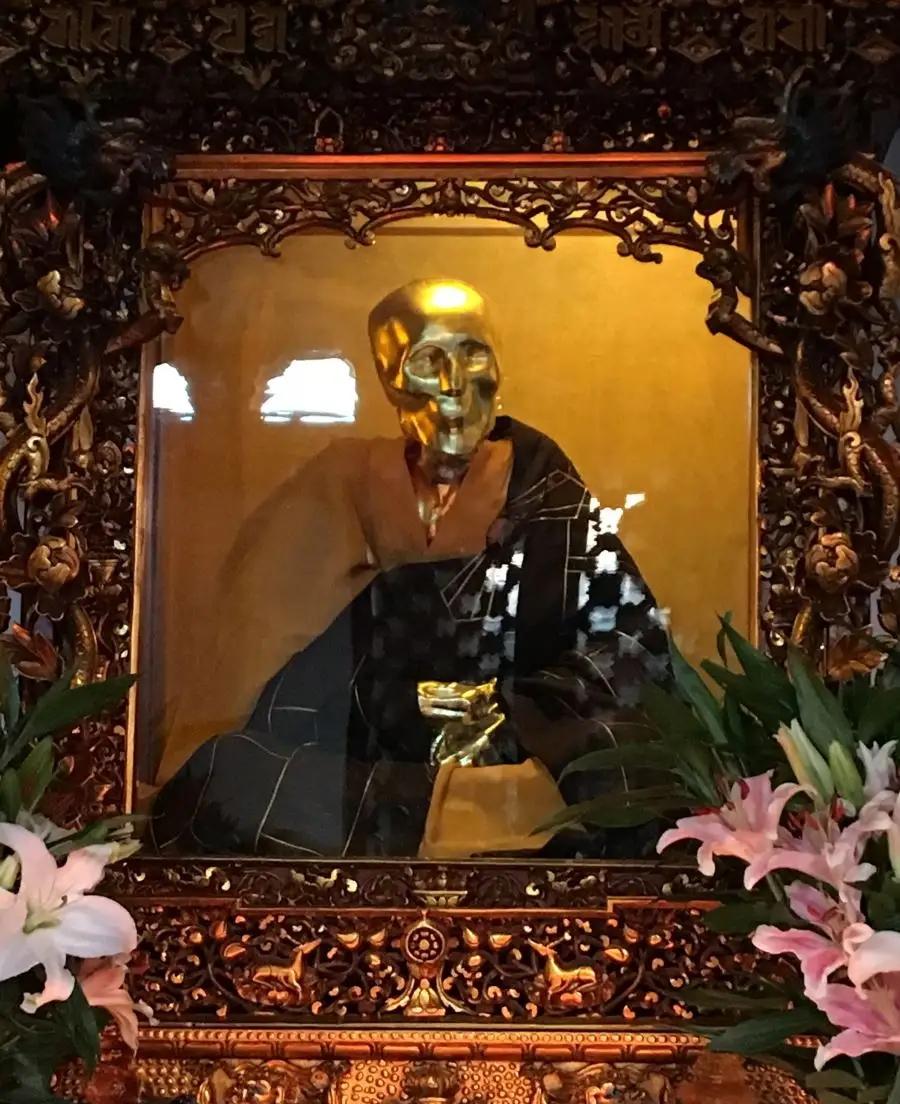 1995年，九华山一尼姑绝食7日圆寂，坐缸3年开缸后竟然有惊人的发现。当19