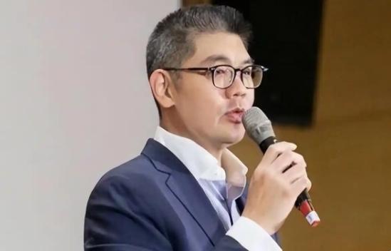 总算等到国民党内部有人跳出舆论迷雾保持理性，这个人就是国民党副主席连胜文。在接受
