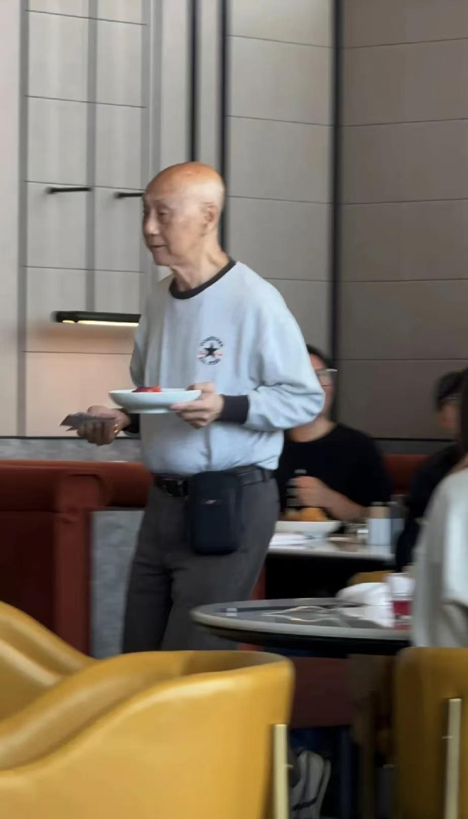 孙燕姿演唱会出现了两位“特别的人”！这次孙燕姿的南京演唱会有两位很特别的人，