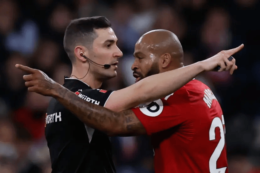 西足协官方: 塞维利亚主帅阿尔梅达禁赛1场, 马科斯禁赛6场