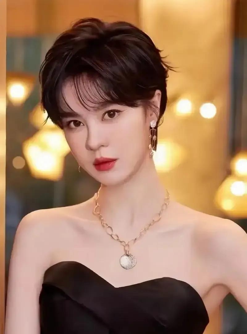 江映蓉拿了冠军却跑音乐剧，郁可唯混成OST女王，180万一场。当年第四把前三全