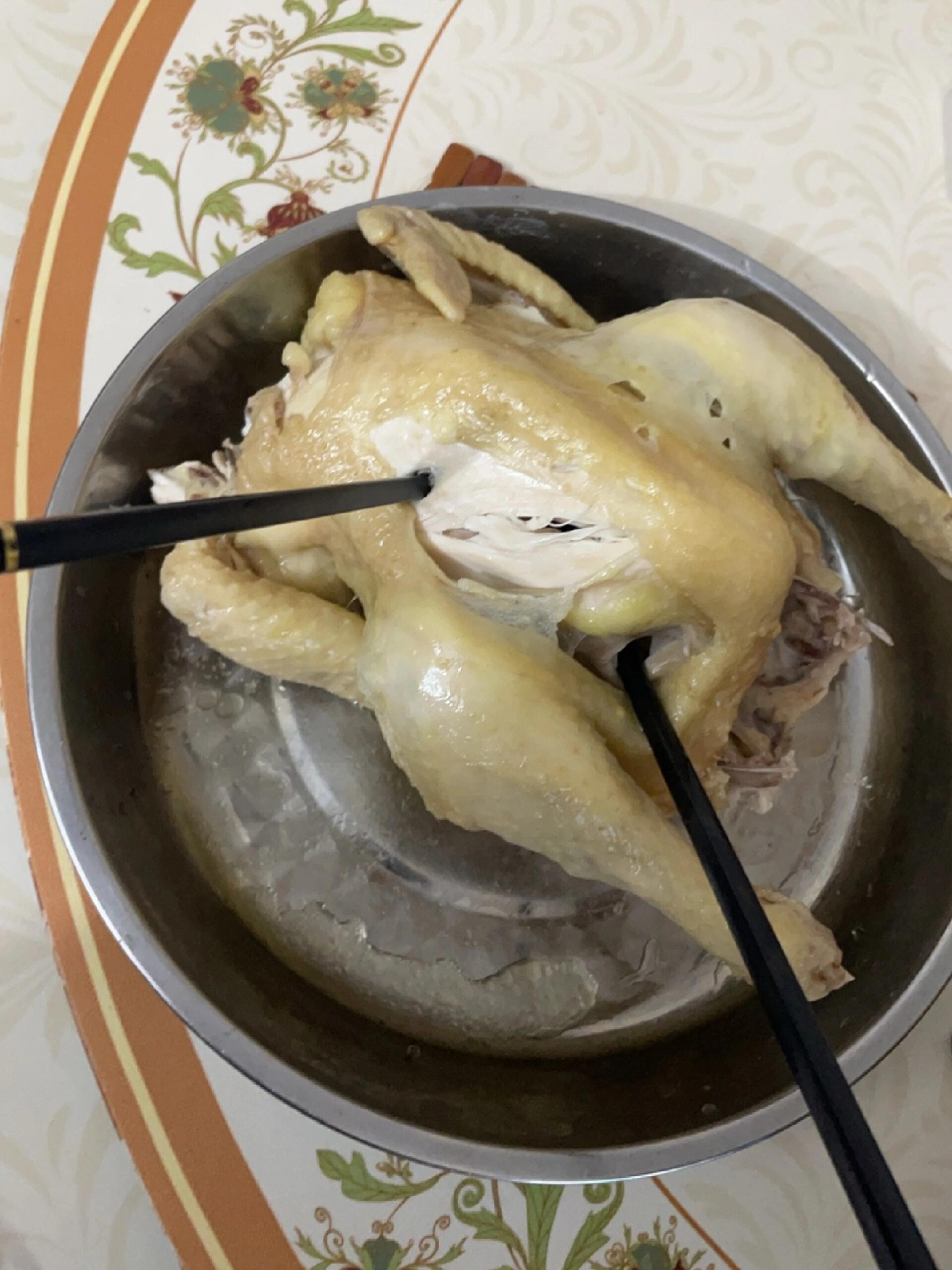 带女朋友回家吃饭，我妈让她学做我爱吃的菜妈妈睡醒发现厨房多了不明物体