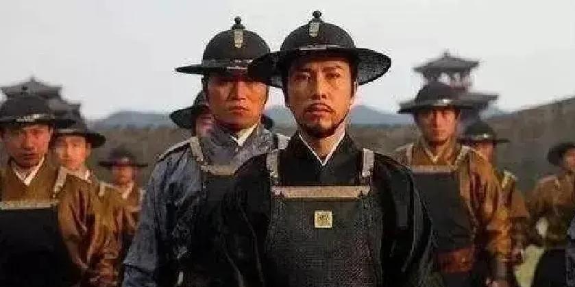 1415年，朱棣召新入宫的小贡女侍寝，发现她早已不是处子。朱棣大怒，一脚将她踹下