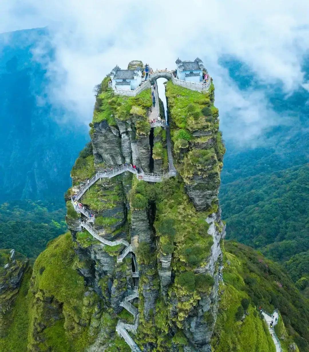 最近一个发小去梵净山了，我很纳闷，那为什么许多人都想去贵州拜见梵净山哪？贵州梵净