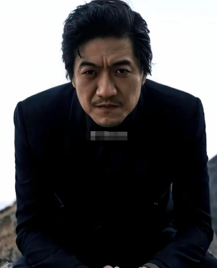 郭京飞这次怕是真懵了，连带着王佳佳也得怀疑人生。《老舅》这才刚开播，满屏都在刷