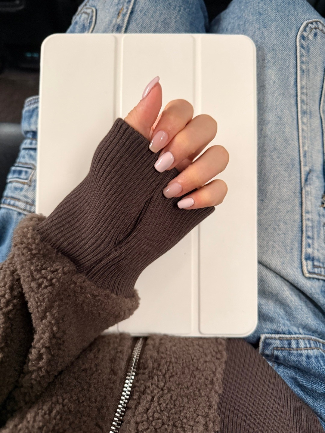 今天做的美甲很简单的款式