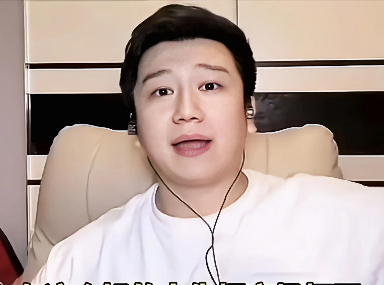 李寅飞终于开窍了，主动向德云社示好，不参与抹黑郭德纲值得称赞最近传统相声界格外