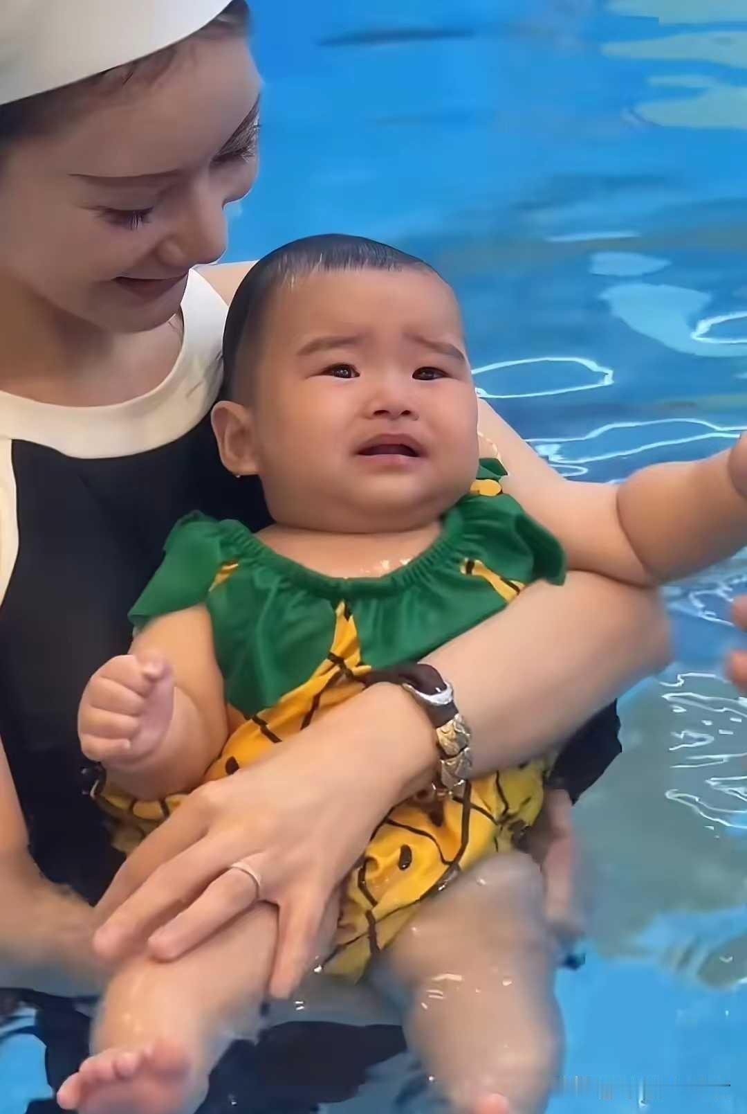 马筱梅就是大气，有远见，从怀孕到如今都在大大方方的展示自己的生活，带着孩子去游泳