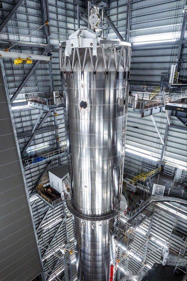 马斯克：太空探索公司Spacex明年上市，市值1.5万亿美元，Starsh