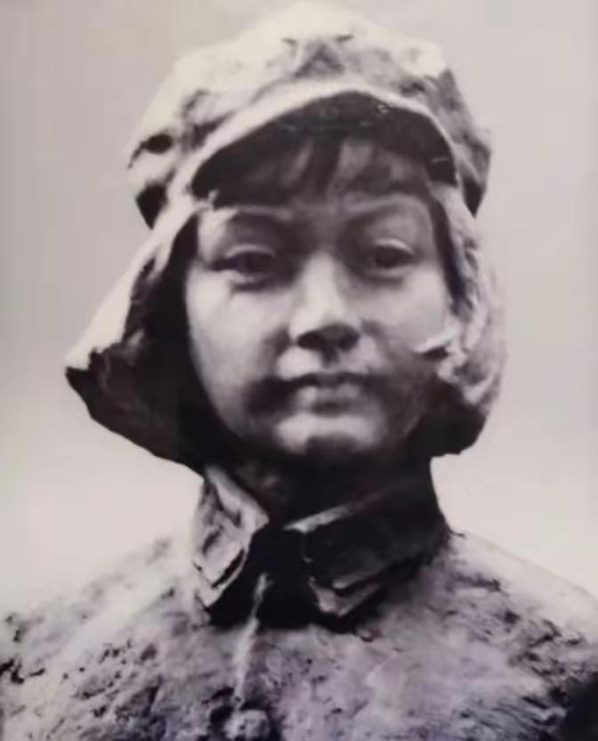 1929年，朱德正和妻子睡觉，突然十几个敌兵破门而入，大喊：“谁是朱德！”危急时