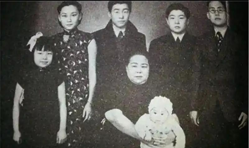 北京解放后，原国民党上将韩复榘的妻子高艺珍，写了一个申请：“韩家在东绒线胡同47