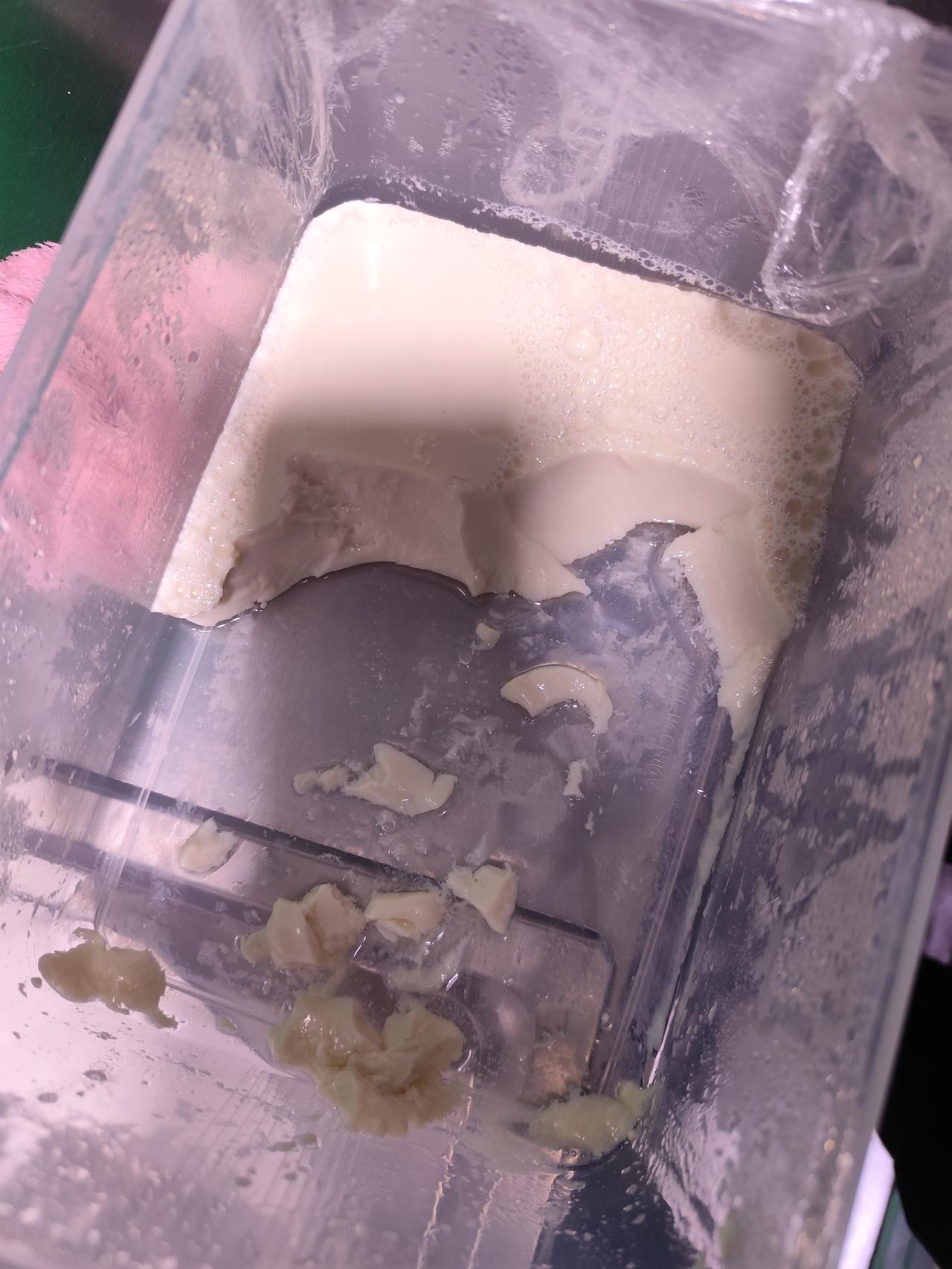豆花终于成功了。但是我发现早餐只卖这个不太好，还是卖点粉肠之类的，多人喜欢。