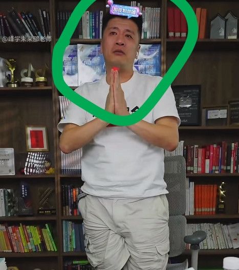 张雪峰含泪说出肺腑之言[笑着哭][笑着哭]网友：听得热泪盈眶‼️昨晚张雪峰直播向