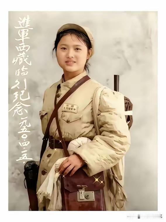 翻到这张1950年4月的临别留影瞬间鼻酸。照片里的姑娘还带着少女的娇憨笑意，转