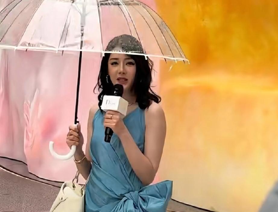 热巴妆造变化太大，网友说不是本人这次妆造的确是有问题的，不说裙子皱皱巴巴，就