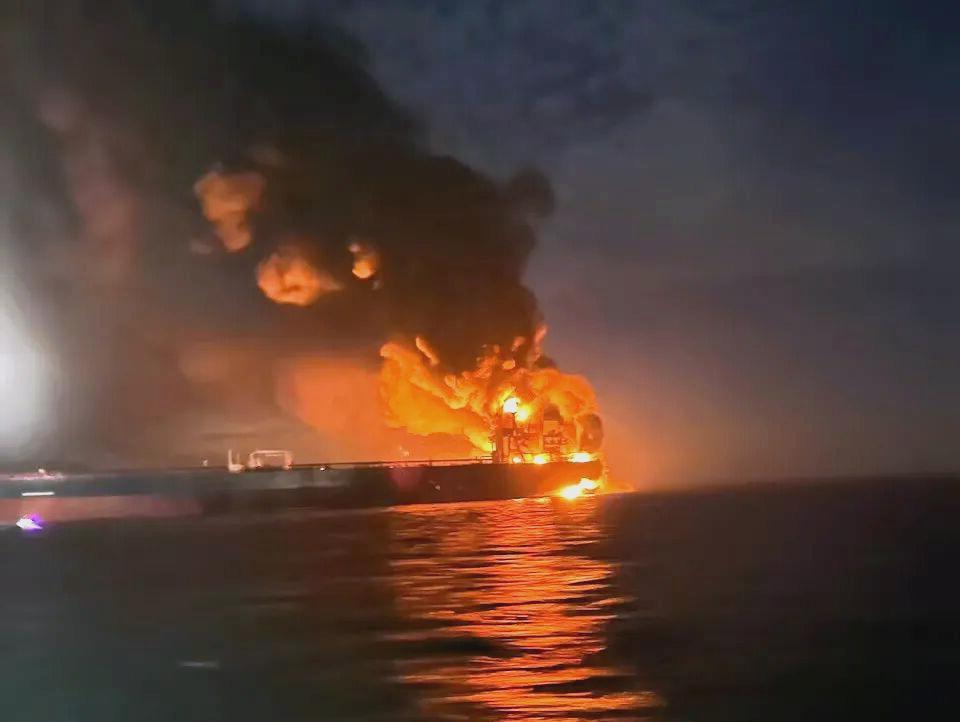 太突然！全世界都不敢相信，土耳其的油轮竟然被袭击了，但奇怪的是地点并不在霍尔木