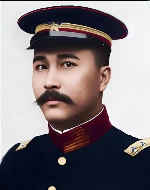 1933年9月，香港。一个潦倒的老头躺在床上，咳得满枕是血。医生说他必须马上住院