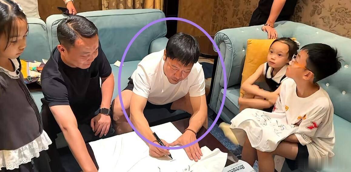 为什么不要轻易参加同学战友的聚会？贾冰就是活生生的例子。一场私人的聚会，贾冰卸下
