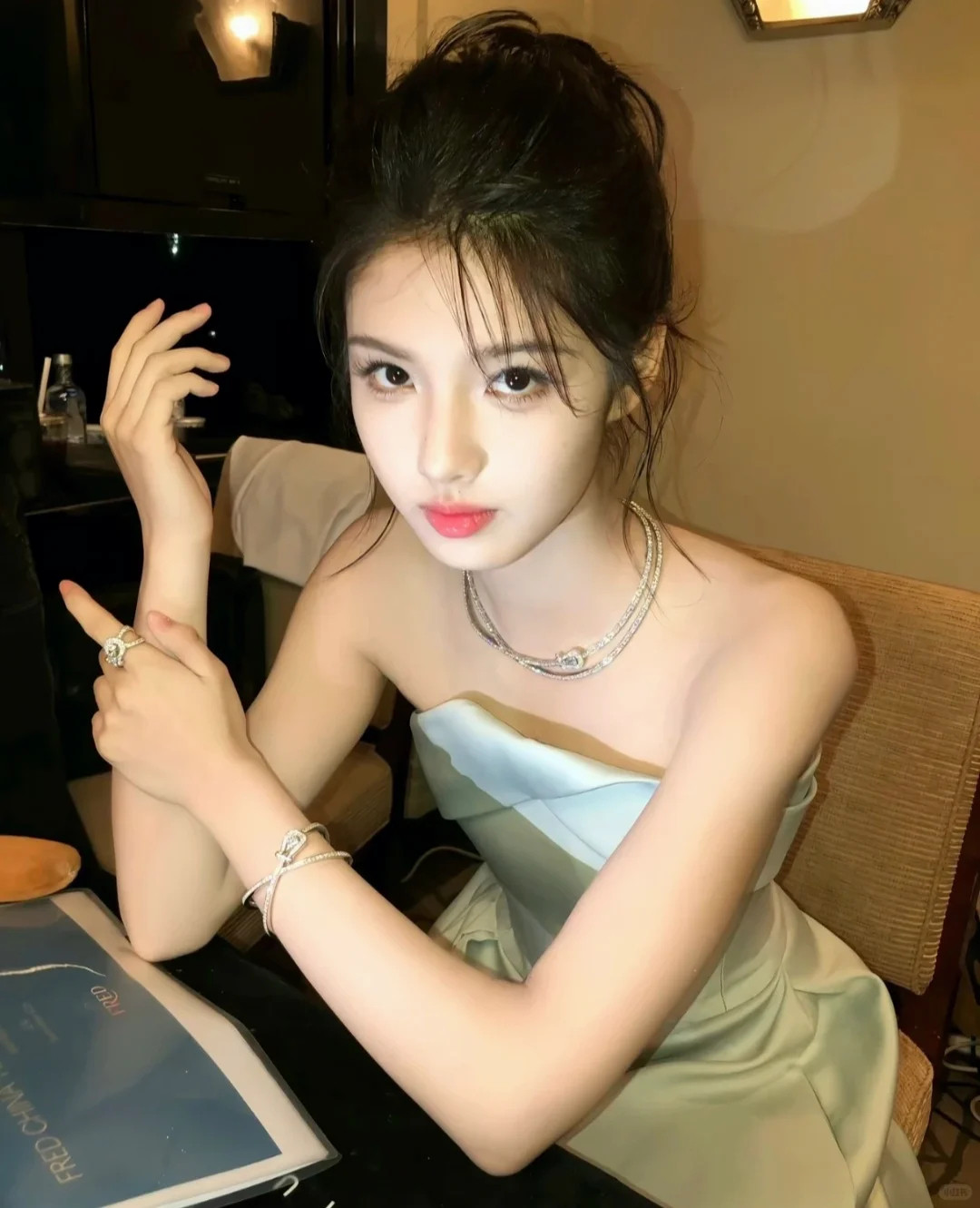 艾米她长了一双适合凝望镜头的眼睛
