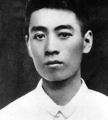 众所周知，周恩来与邓颖超是一对恩爱夫妻，两人一起走过风雨数十载。然而在邓颖超之前