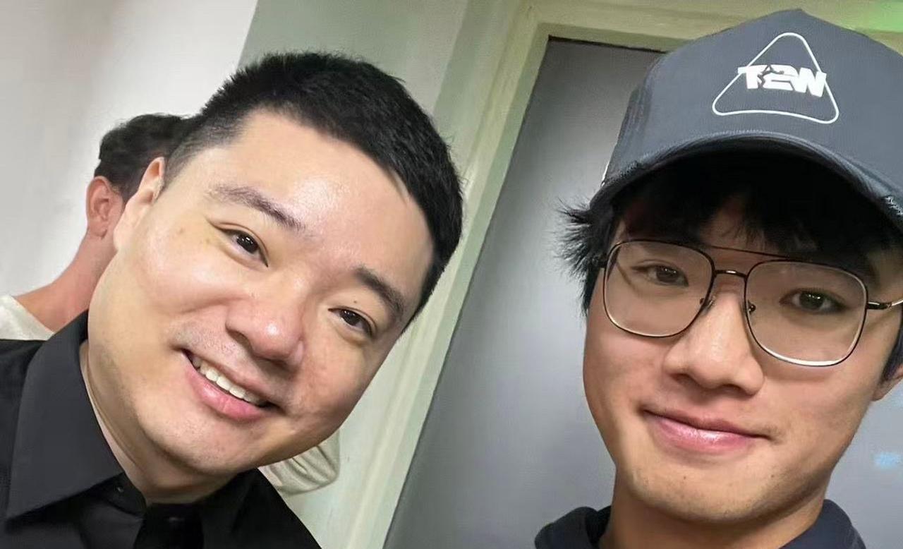 拉夫堡大学刚刚获得博士学位的尼尔·莫蒂默称谈能够和丁俊晖见面：“这一天是放松与灵
