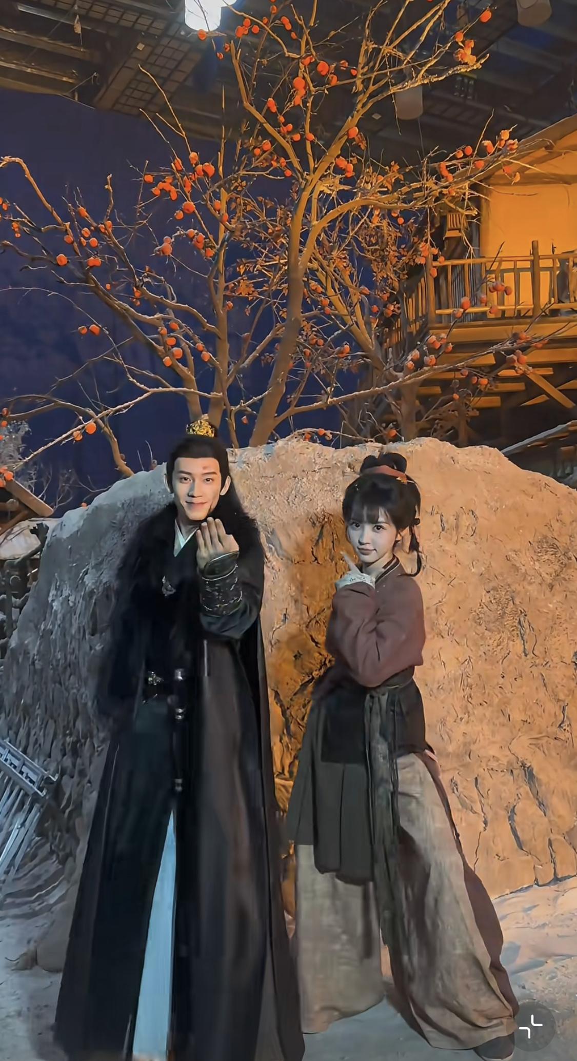 长玉和随元青要是在一起了，就是怪力少女暴打小疯批，就是另一个故事了。长信王世