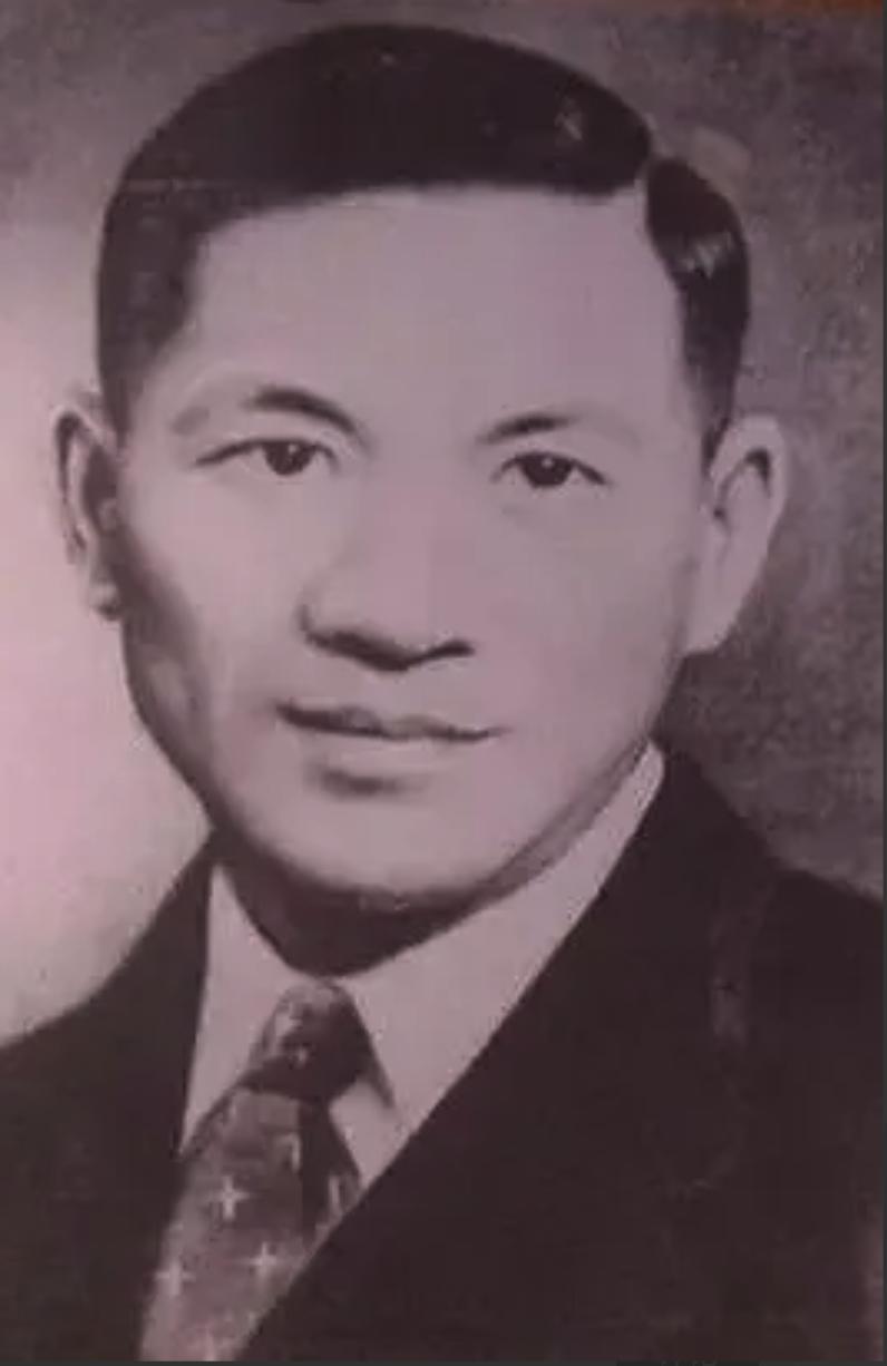 1949年，国军师长起义前，先给地下党员打了一个电话，没想到，电话已被特务监听，
