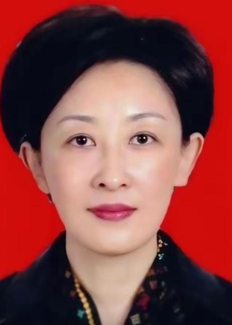 又揪出来一个巨贪，金额高达9.7亿，首富夫人郝斌跨境逃亡失败了。 很多人以