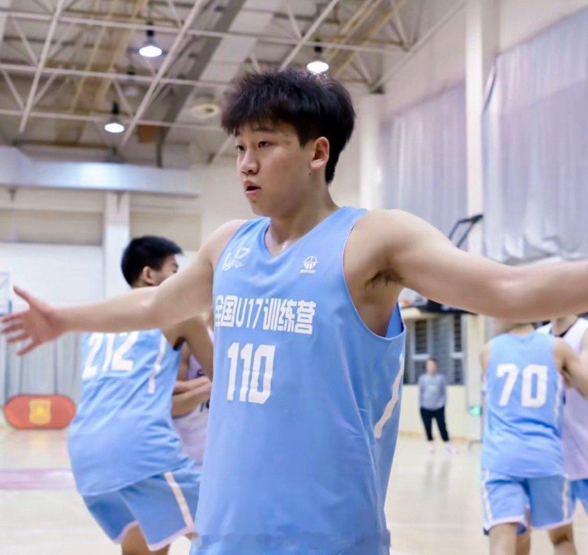 在今年U19比赛中辽宁男篮也有所收获，17岁的后卫刘子扬在决赛阶段七场比赛中场均