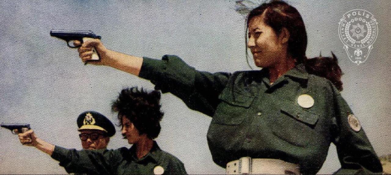 1968年，射击训练中的土耳其女警。