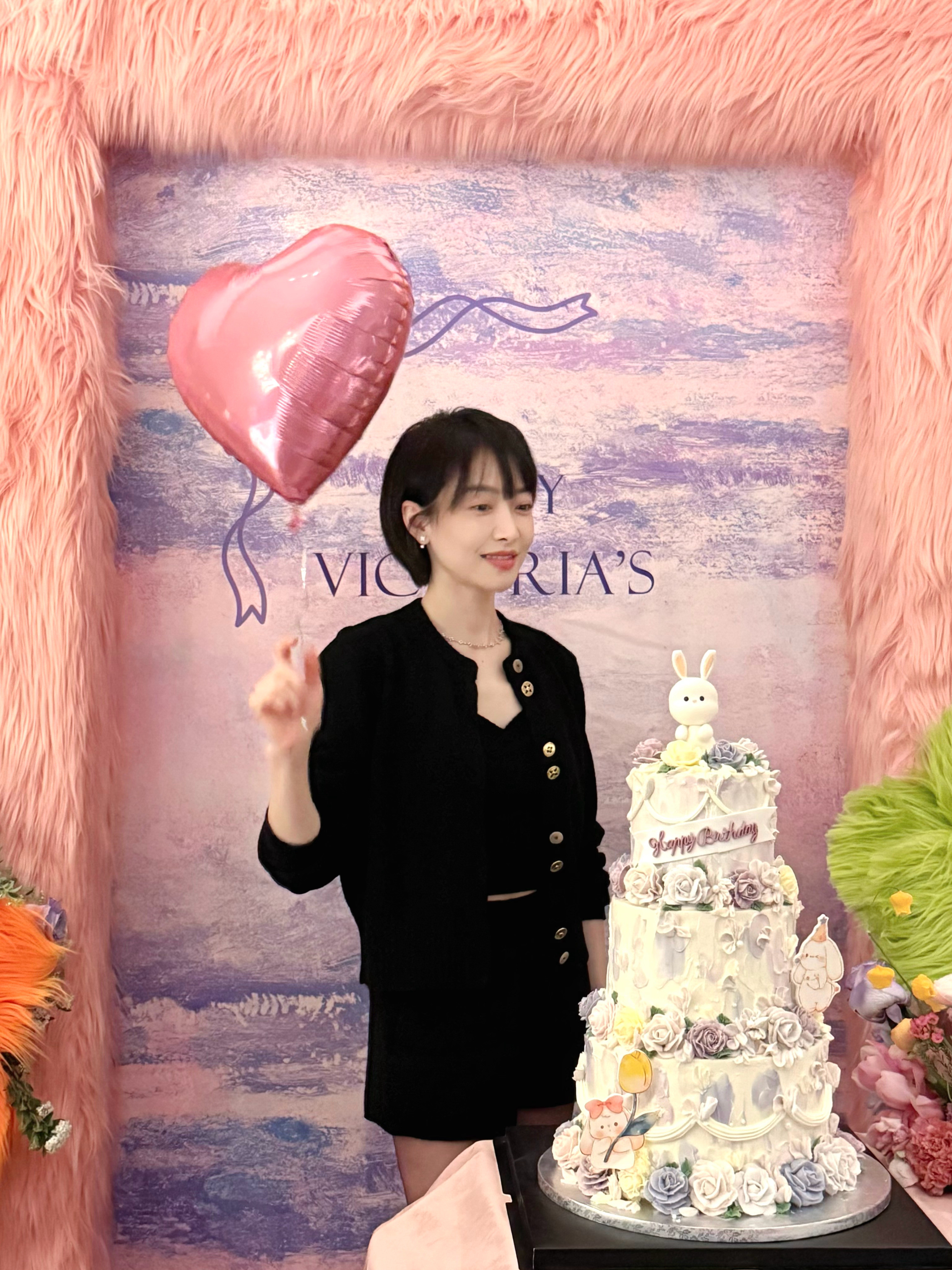 宋茜宋茜0202生日快乐所有温暖都在这里自然生长，像一场闪闪发光的日常奇迹。祝我