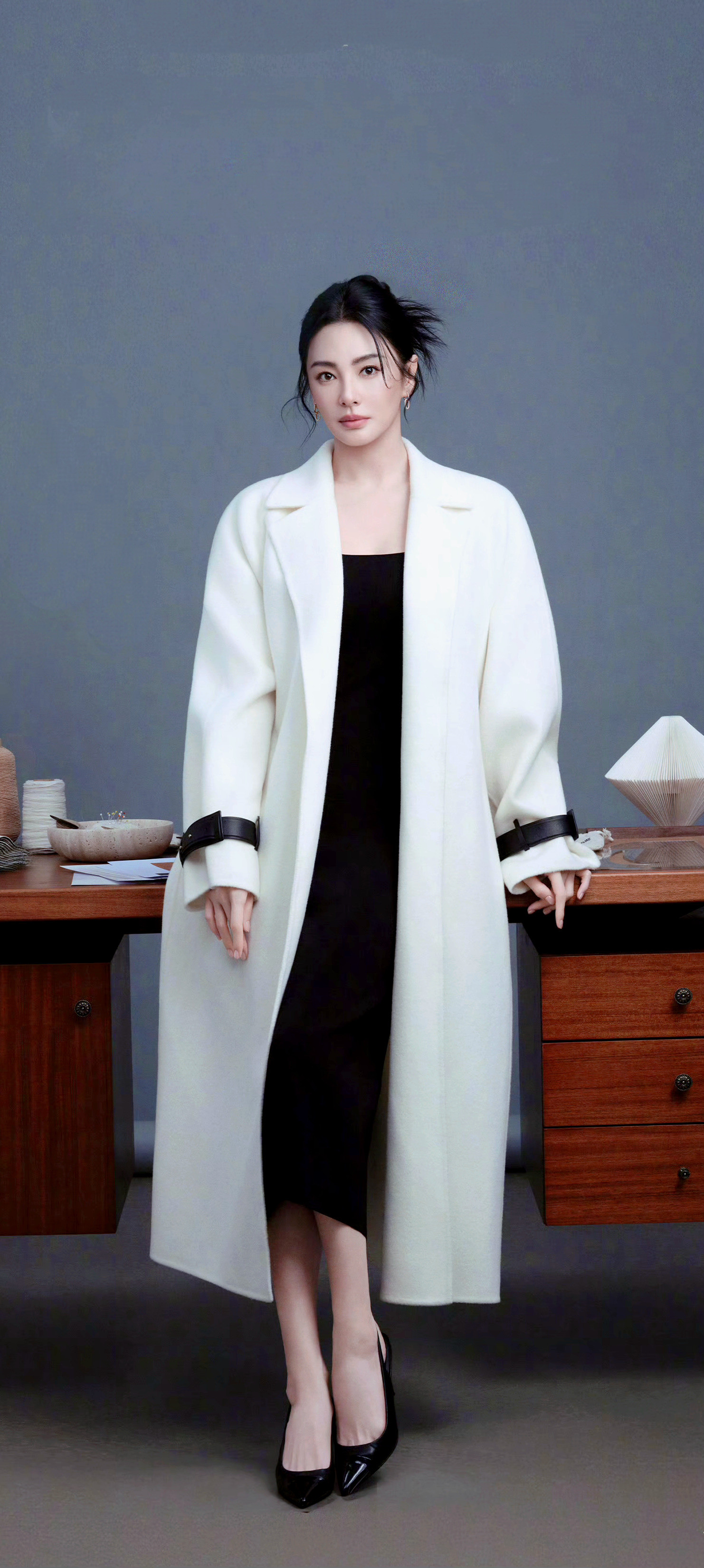 张雨绮风衣真不错~张雨绮​​​