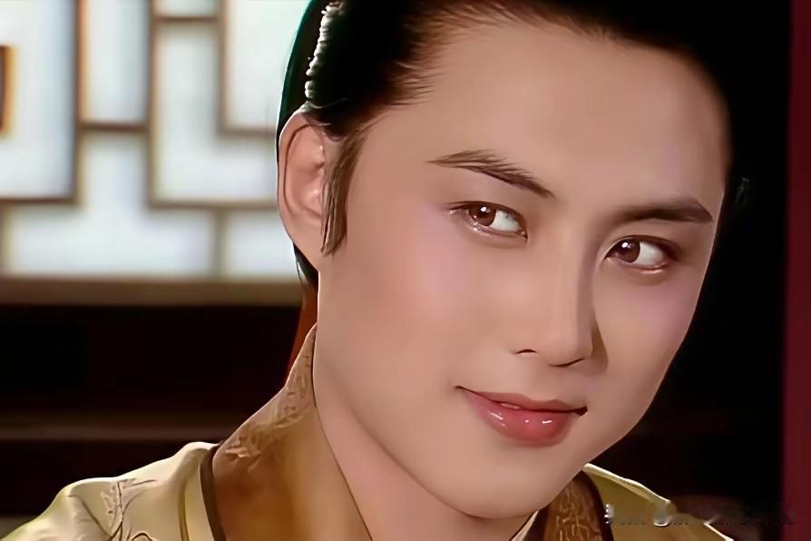 我一个男人，都觉得高宏亮老师在《红楼梦》中扮演的贾琏，帅得一塌糊涂。小时候看