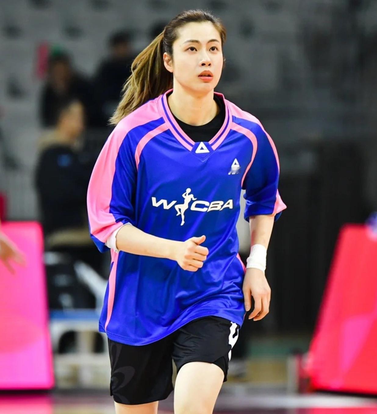 江苏女篮主教练陈晓佳的WCBA历史记录陈晓佳，在WCBA征战了17个赛季，只