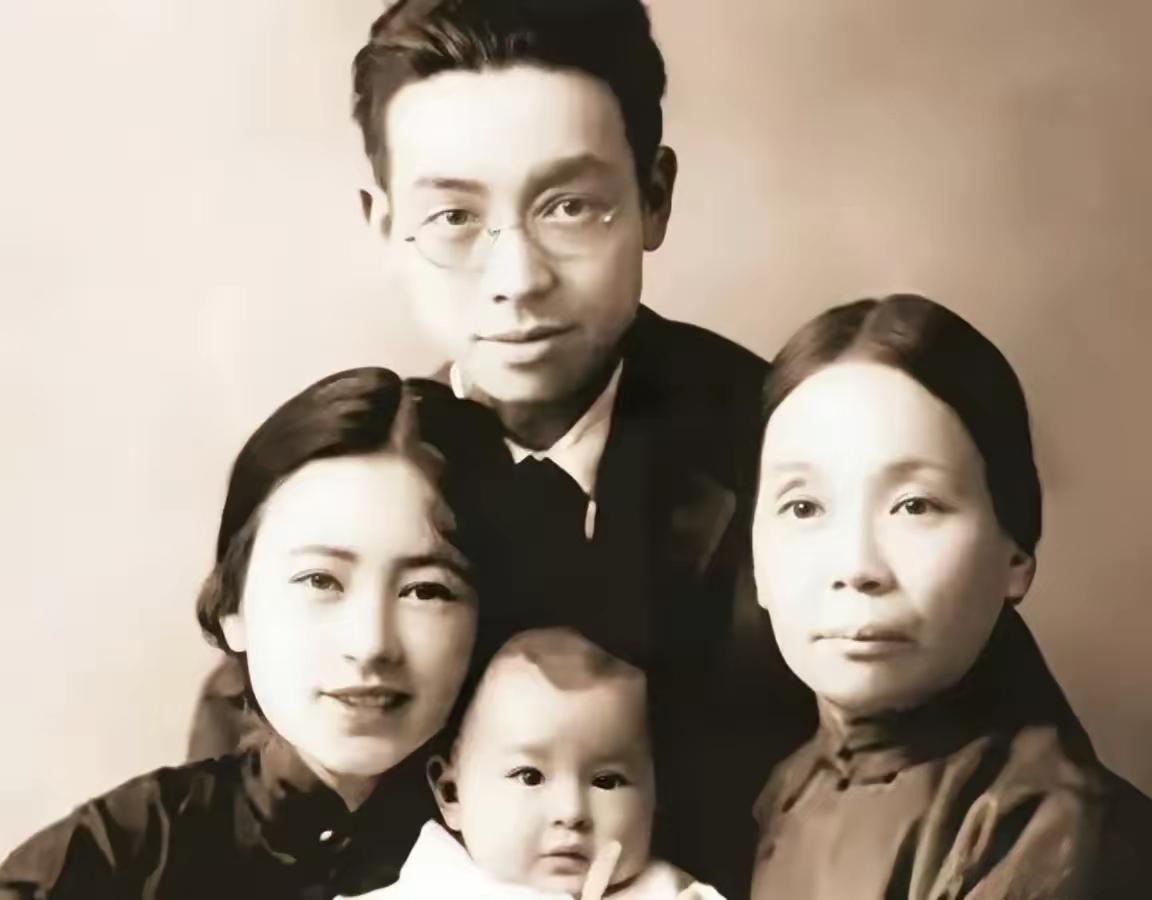 🌞1903年，30岁梁启超和王桂荃行房。房事过后，梁启超却说：“我主张一夫