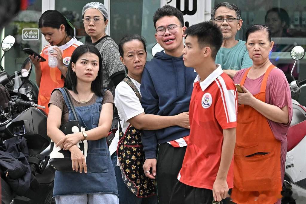 不禁枪真的早晚出事不禁枪的地方坚决不去旅游走在路上身边突然突突两下。吓都吓死了。