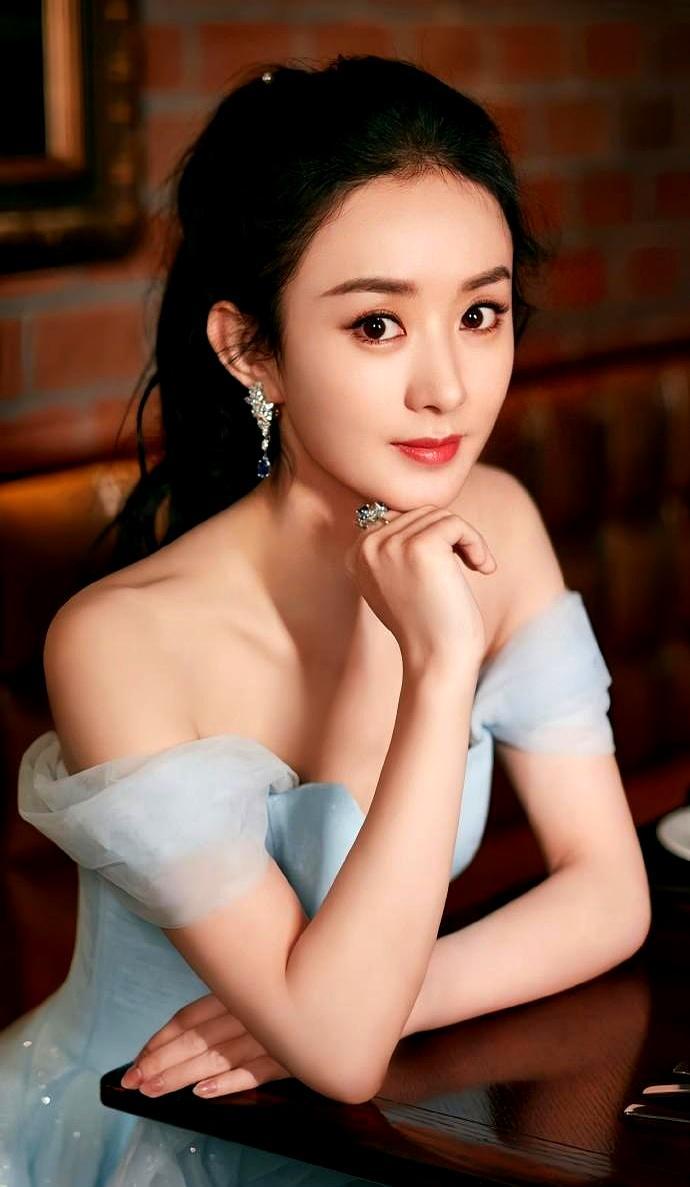 赵丽颖拿了个“全球第六”，张艺谋却让她一句台词都不用讲。《第二十条》里，她