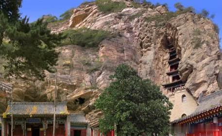 【天台山】在代县城南10公里、交口乡红寺村东北2.5公里处，属五台山脉西段，因山