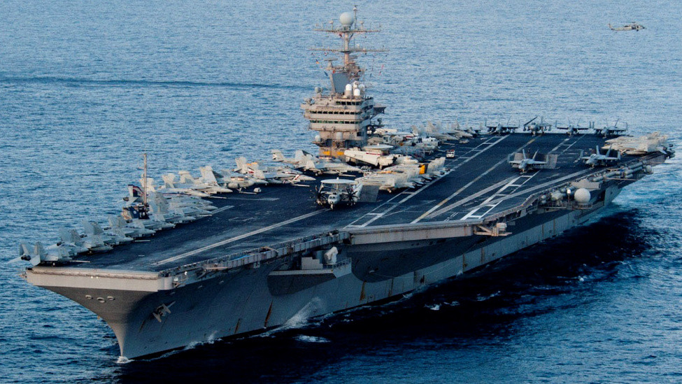 胆子真大，“林肯”号航母抵近伊朗300多公里，被伊朗导弹袭击时90度机动规避！不
