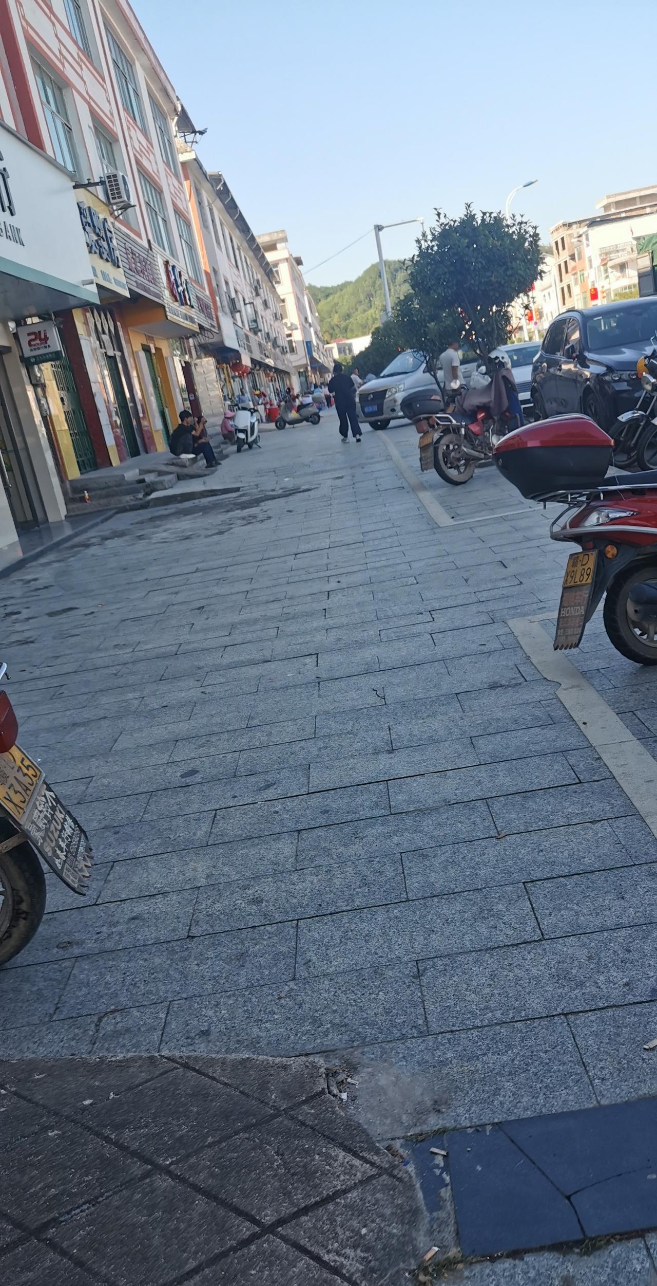 现在的亲情关系真的越来越淡了。这一次的国庆中秋双节。根据高速路堵车的情况，可以了