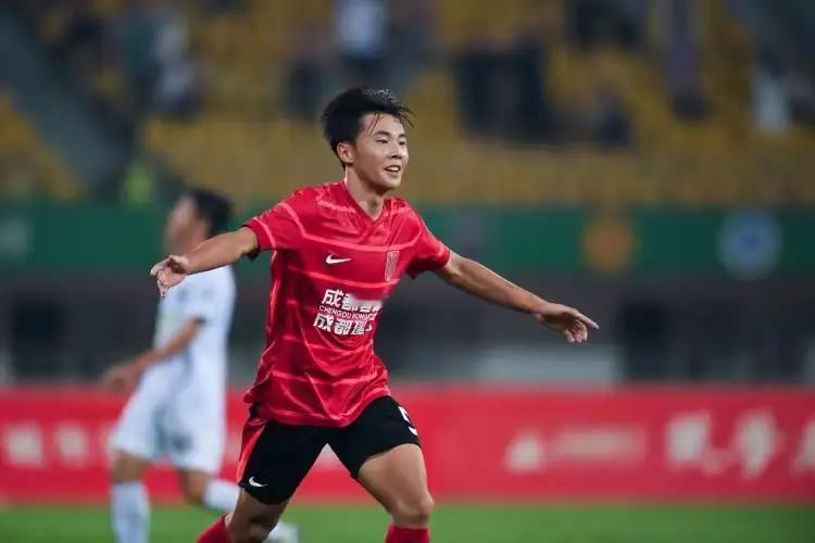 成都蓉城帅惟浩夺得一项亚洲第一！蓉城小将帅惟浩不但刷新了中国职业联赛最小年龄进球