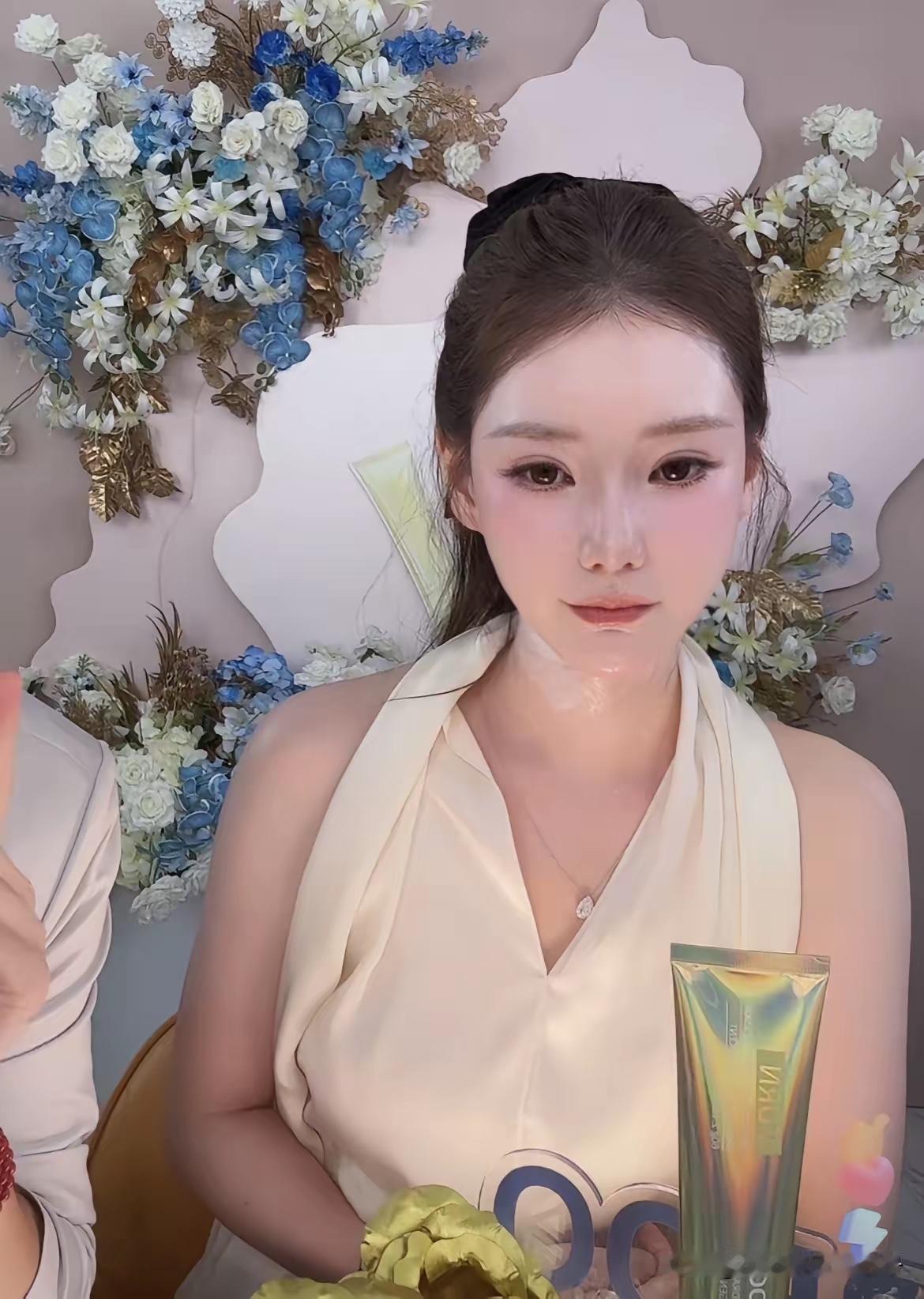 果然是搞医美的，就是不一样，突然发现，小梅的直播间里，带货的产品都是护肤美容的产