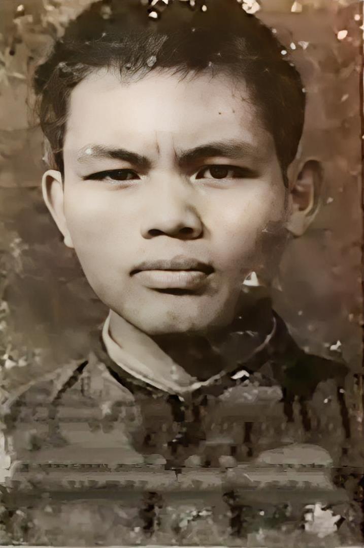 石发金，湘西苗族人，1956年出生，他自幼父母双亡，由哥哥抚养长大。由于家境贫寒