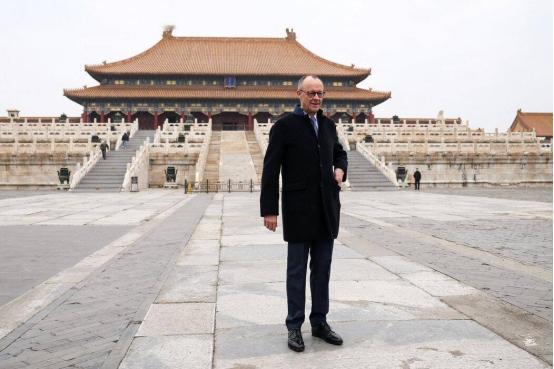 留给欧盟内部统一意见的时间，也就两个月左右。德国这是要把“全部家底”都掏出来，摆