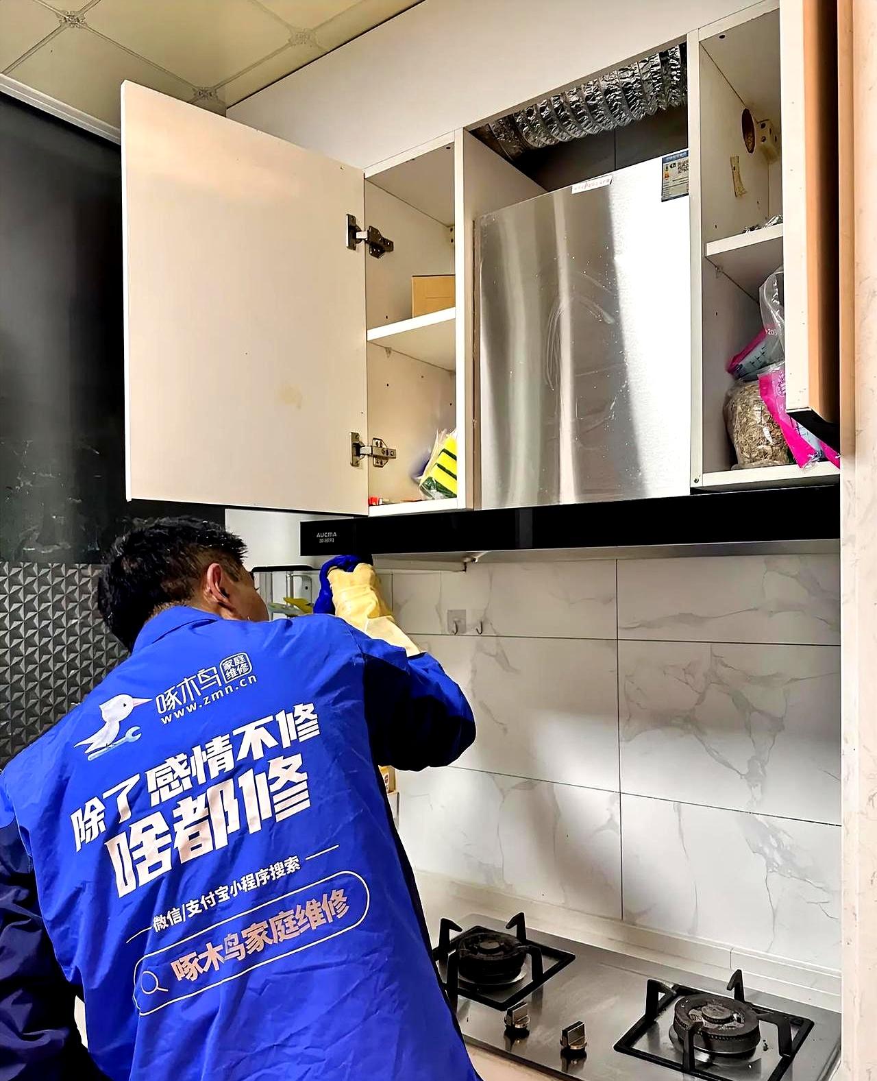 去年315被点名的啄木鸟，谁想到没改还变本加厉。马桶堵了，师傅连多看一眼都省了