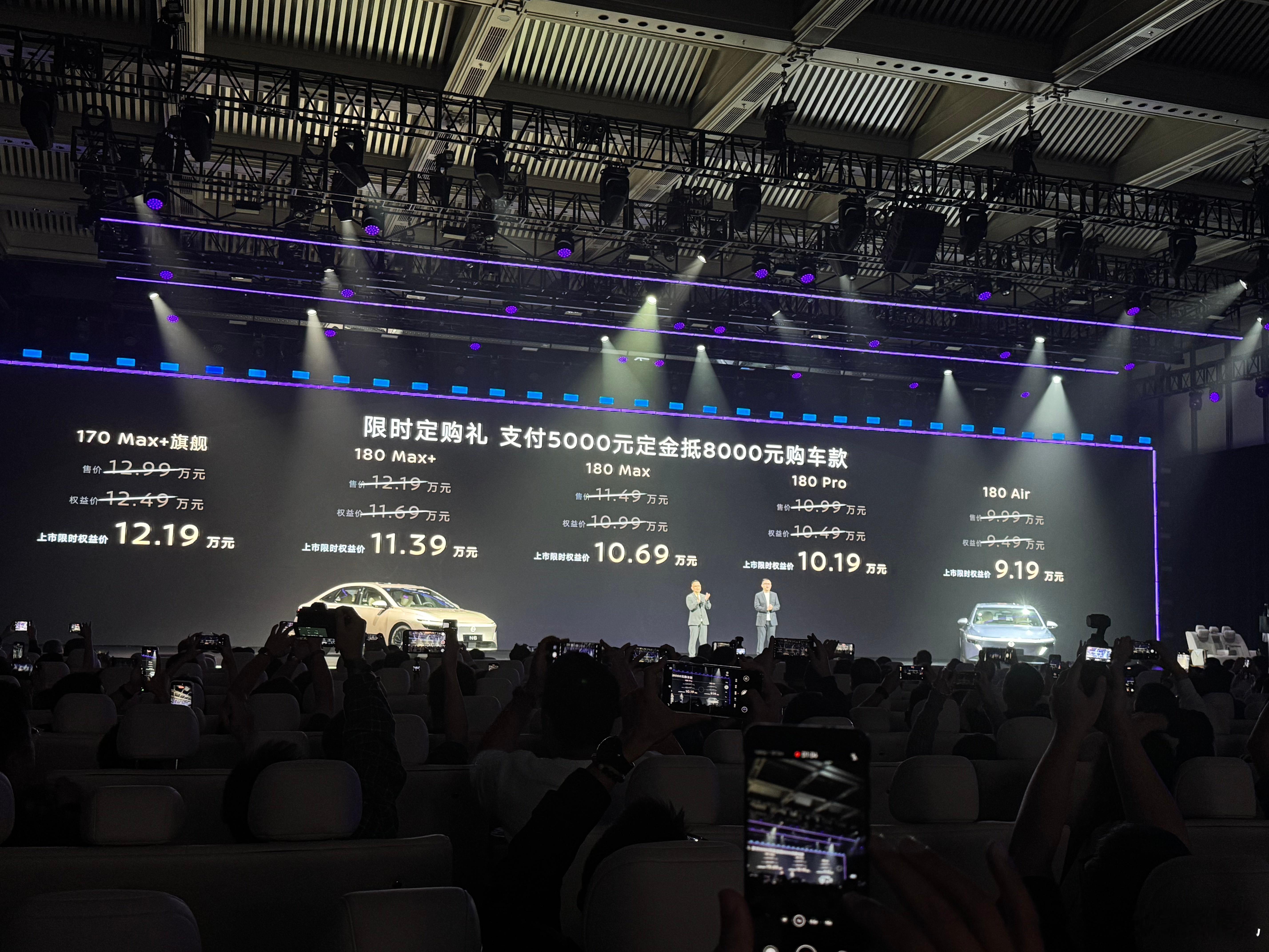 9万块油车年代能买日产什么车？东风日产n6百万级后排大沙发大v聊车