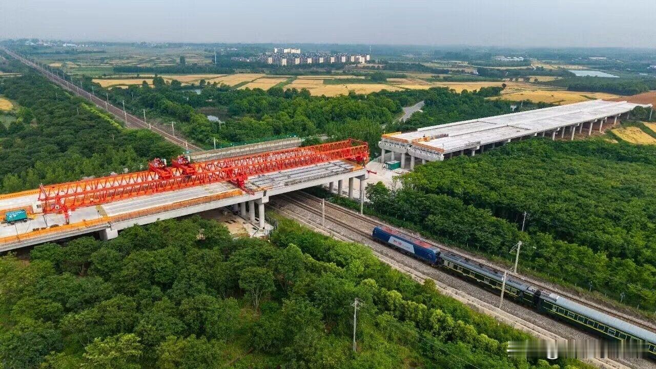 淮桐高速合肥段重要施工节点顺利完成，整体进度超八成，年底就能建成啦！桥涵、路