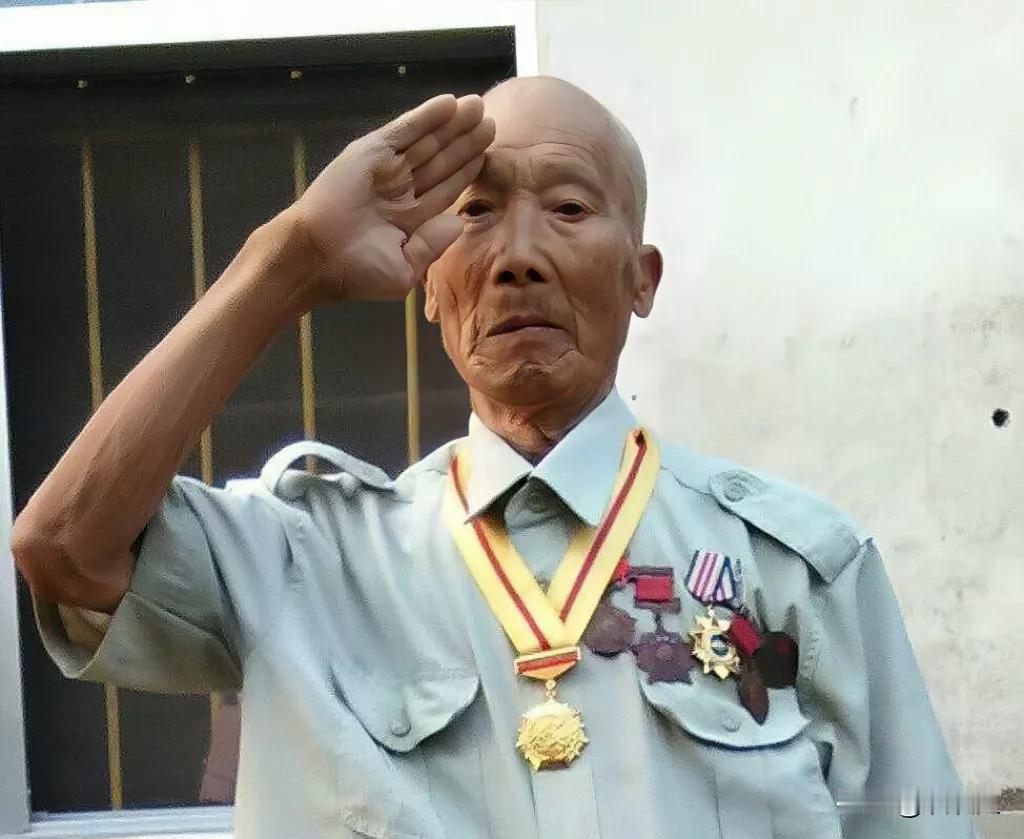 1951年抗美援朝第四次战役的汉滩川阻击战中，守住关键高地、逆转绝境战局的，竟是