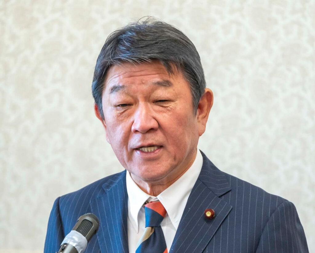 日本又在玩文字游戏。日媒报道，日本外相茂木敏充10日被问及日本政府是否承认台